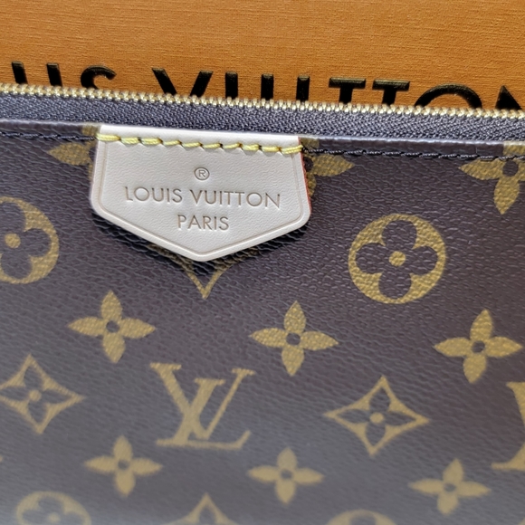 Louis Vuitton Pochette Accessoires - Picture 3 of 10
